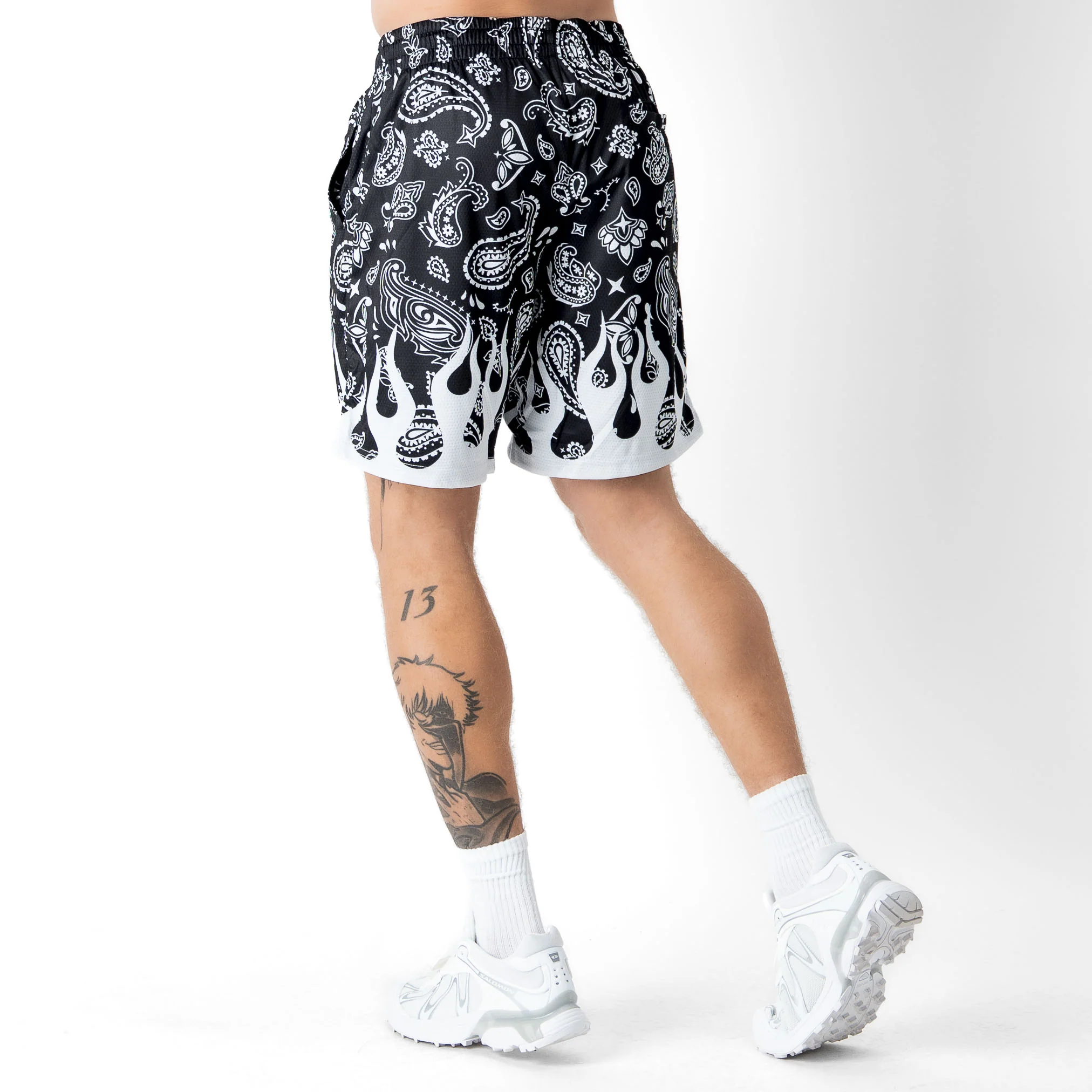 RELAXED CUT SHORTS BANDANA FLAME - BLACK / WHITE - Image 4