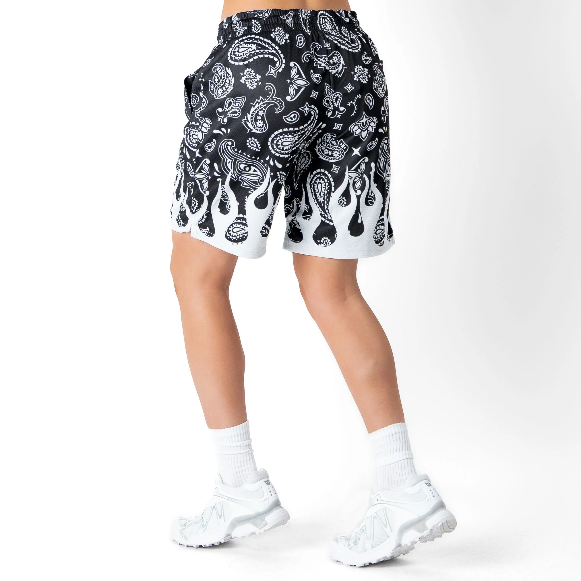 RELAXED CUT SHORTS BANDANA FLAME - BLACK / WHITE - Image 6