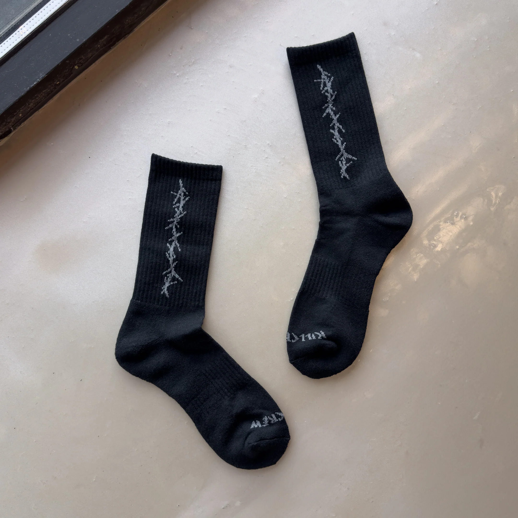 BARBWIRE HIGH SOCKS - BLACKOUT - Image 2