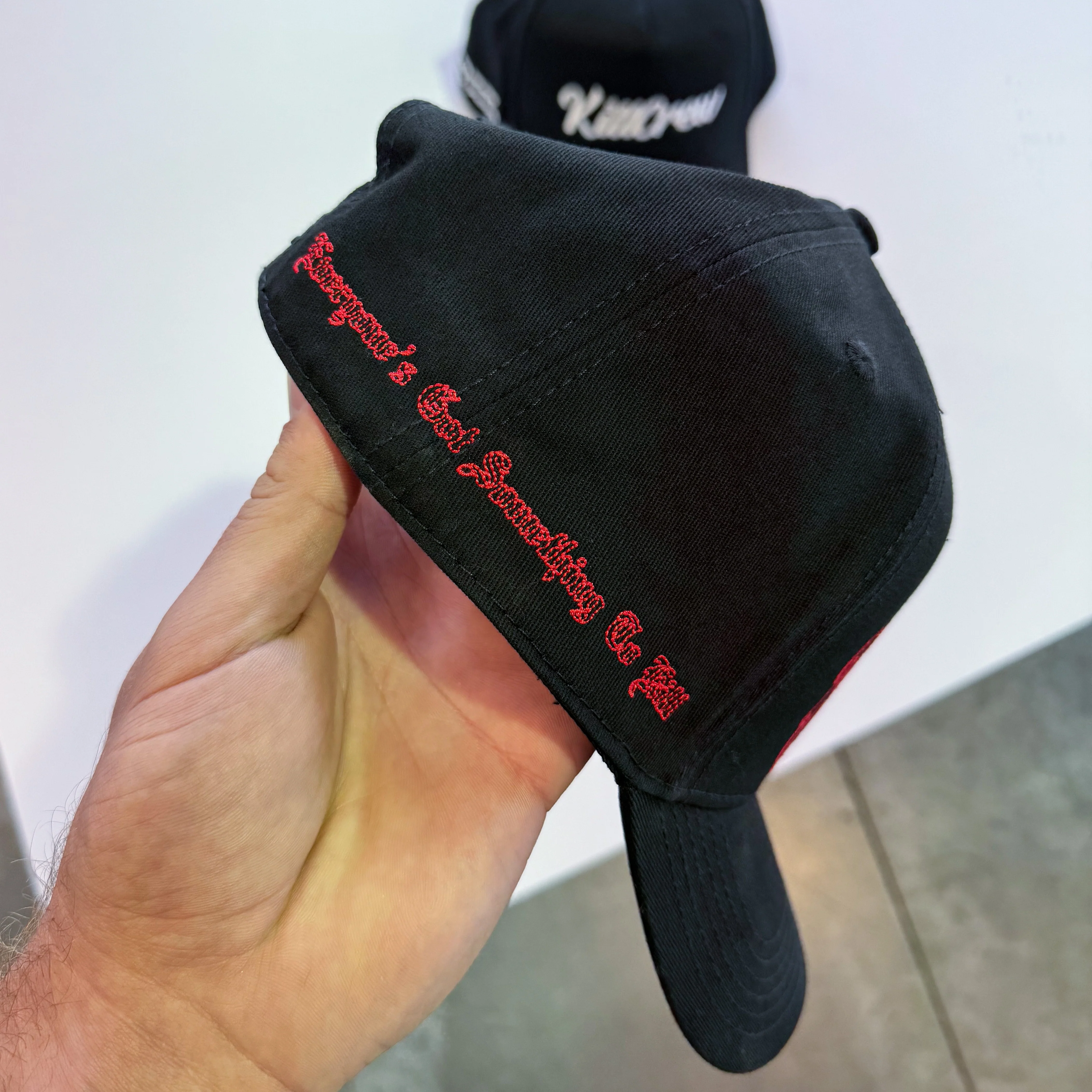 CLASSIC 5 PANEL SNAPBACK - BLACK / RED - Image 3
