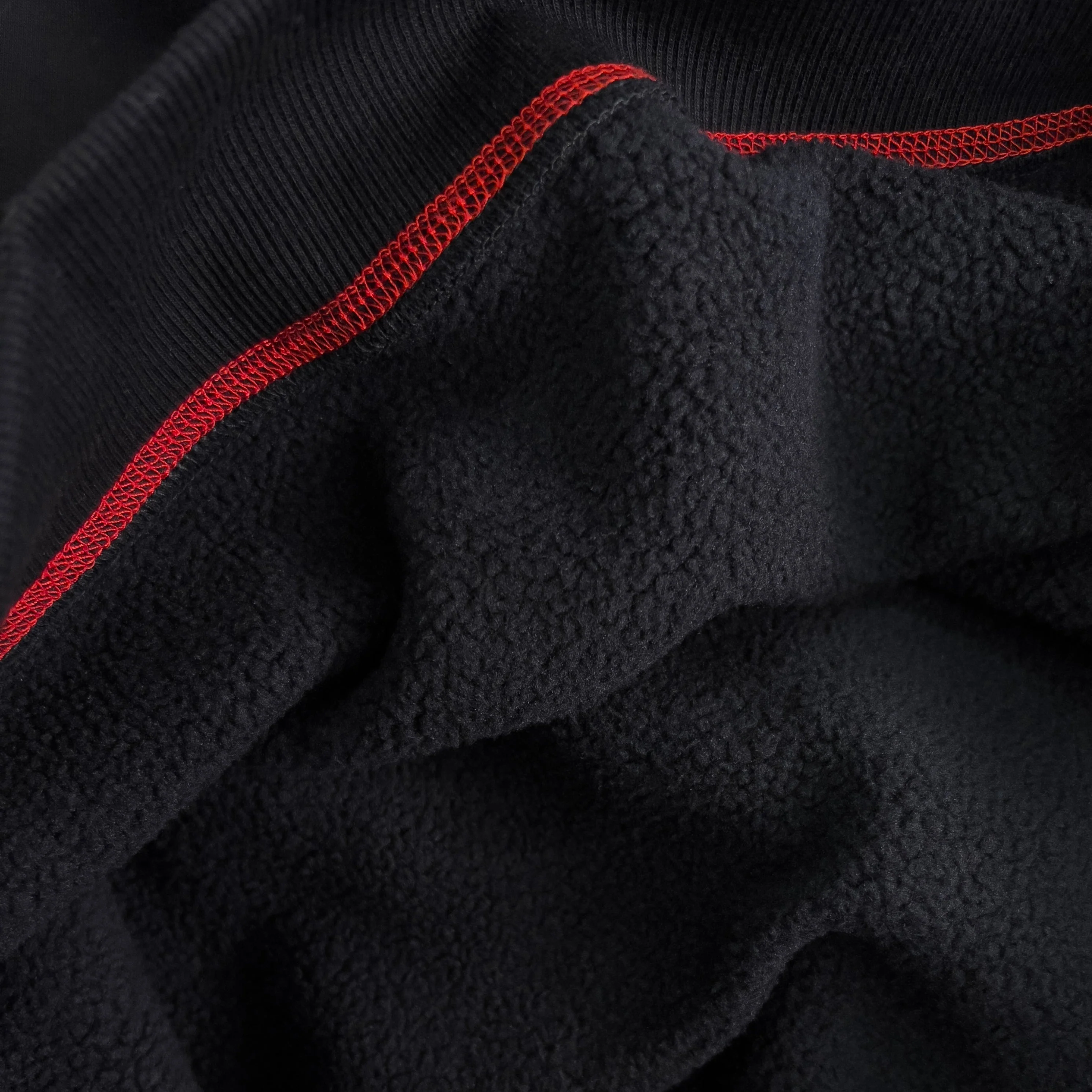 OVERSIZED LUX OUTSEAM CREW NECK - BLACK / RED - Image 5