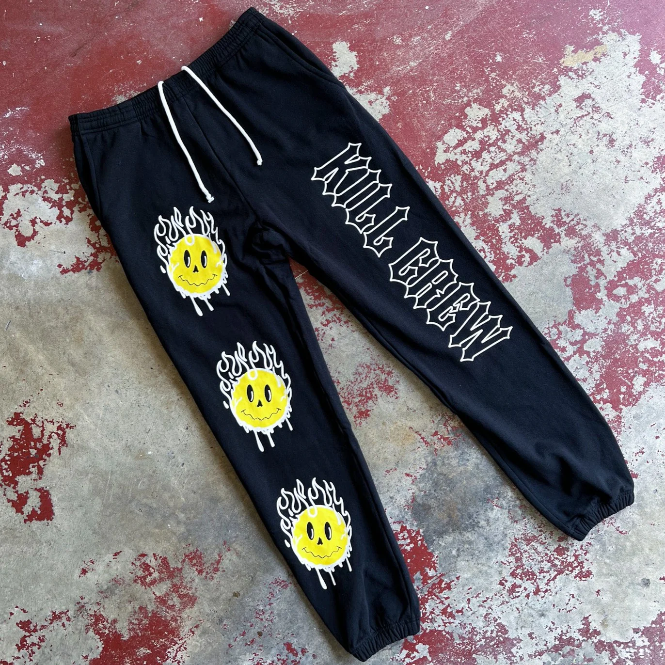 HEAVYWEIGHT LUX SMILEY SWEATPANTS FLAME - BLACK / YELLOW - Image 2