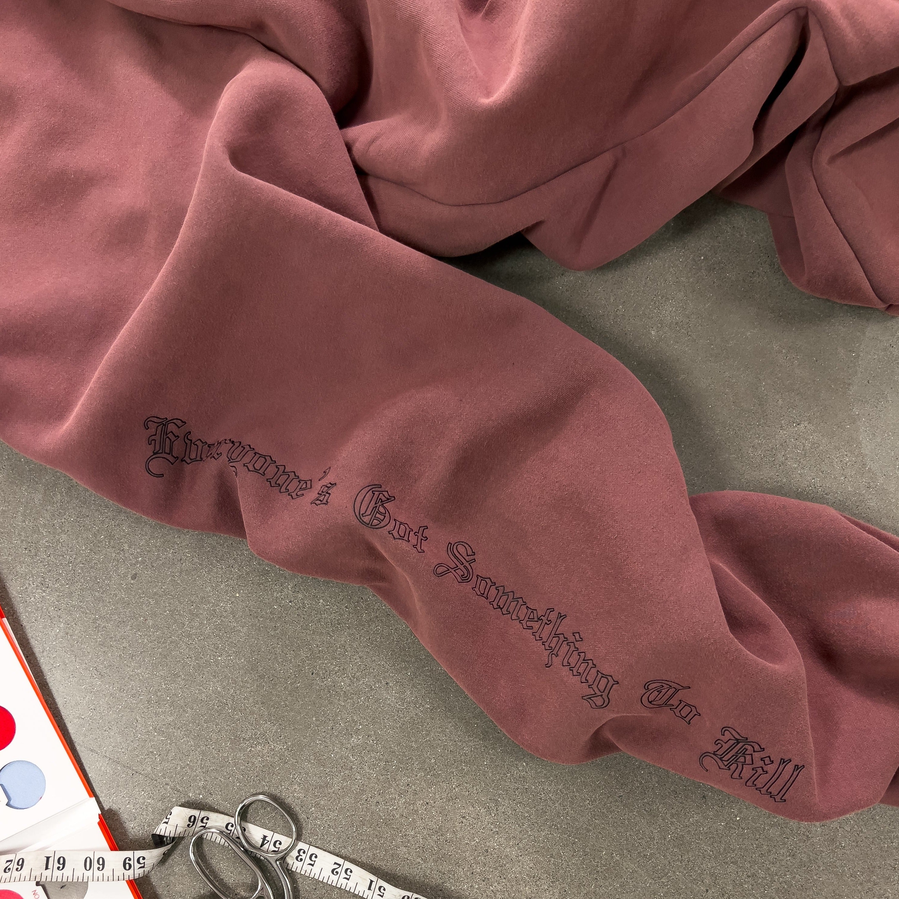 HEAVYWEIGHT LUX "WAR WOLF" SWEATPANTS - MAROON - Image 4