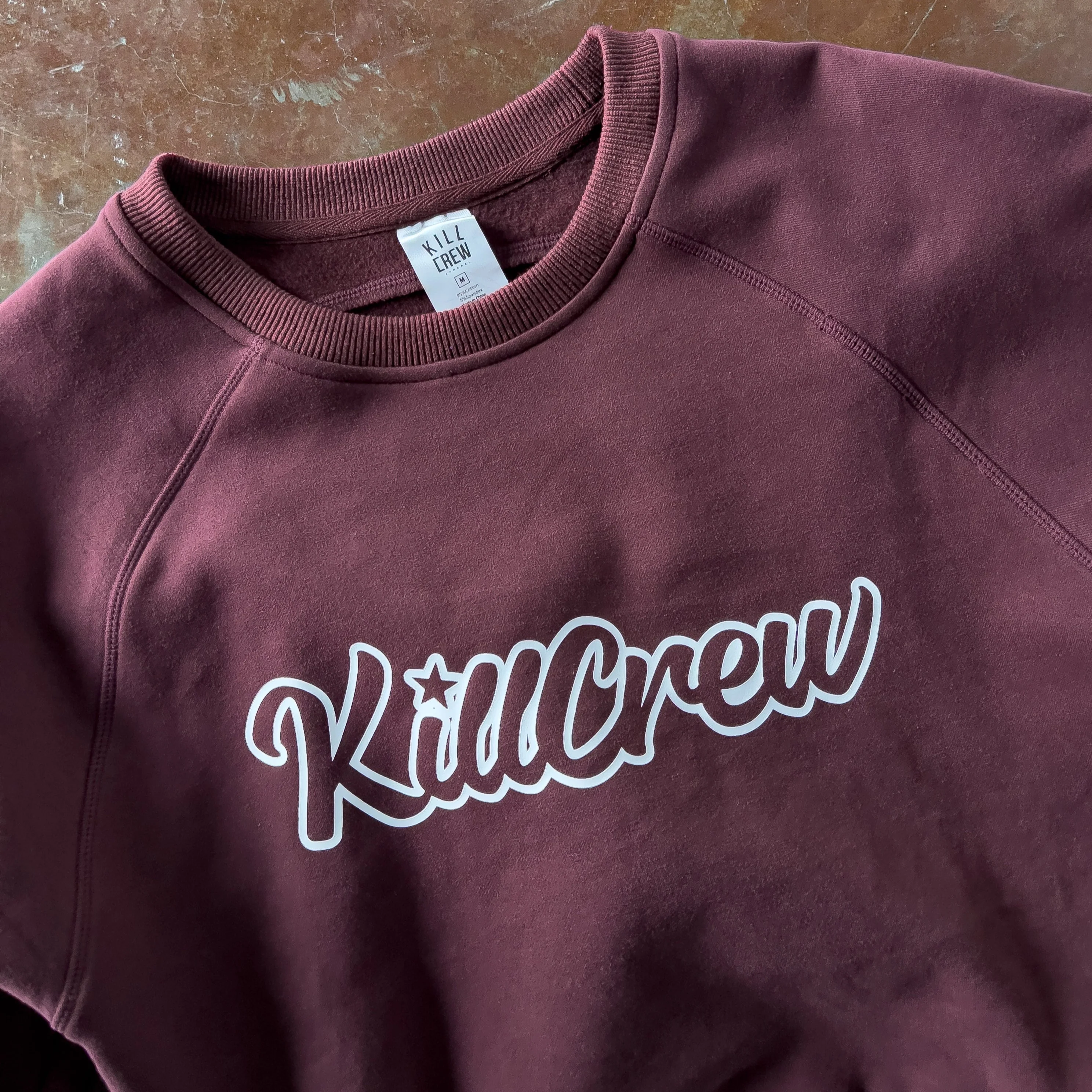 SCRIPT CROP CREW NECK - MAROON - Image 5