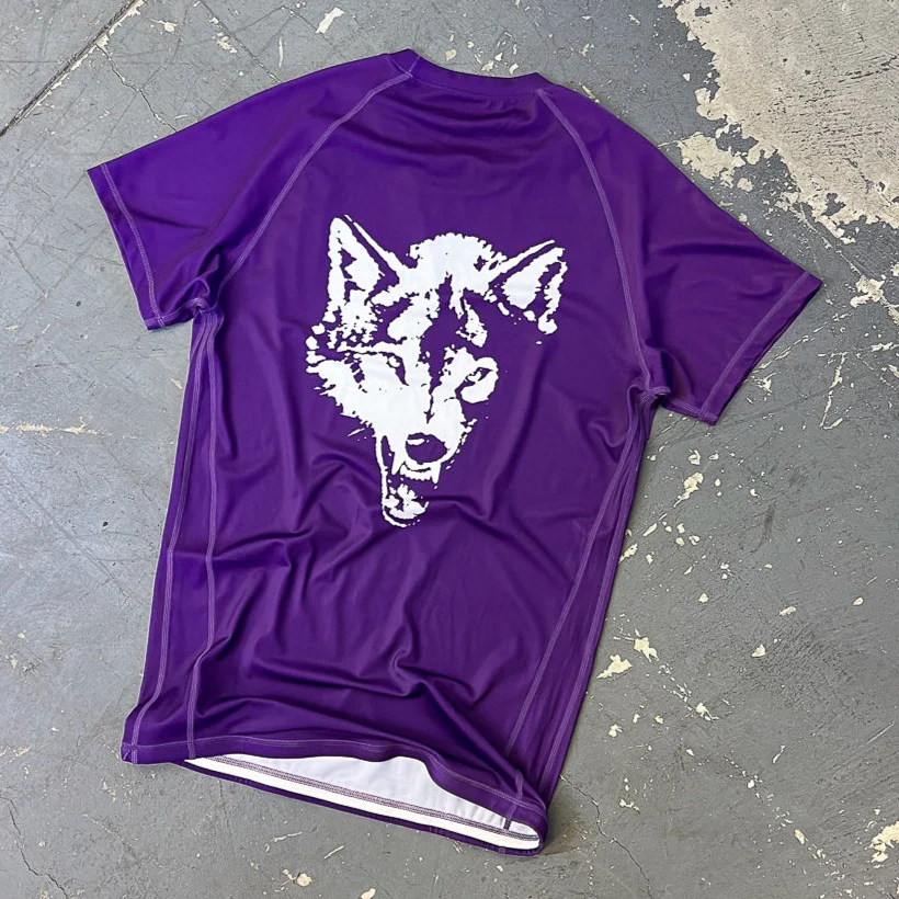 LONE WOLF SHORT SLEEVE RASH GUARD - PURPLE - Image 3