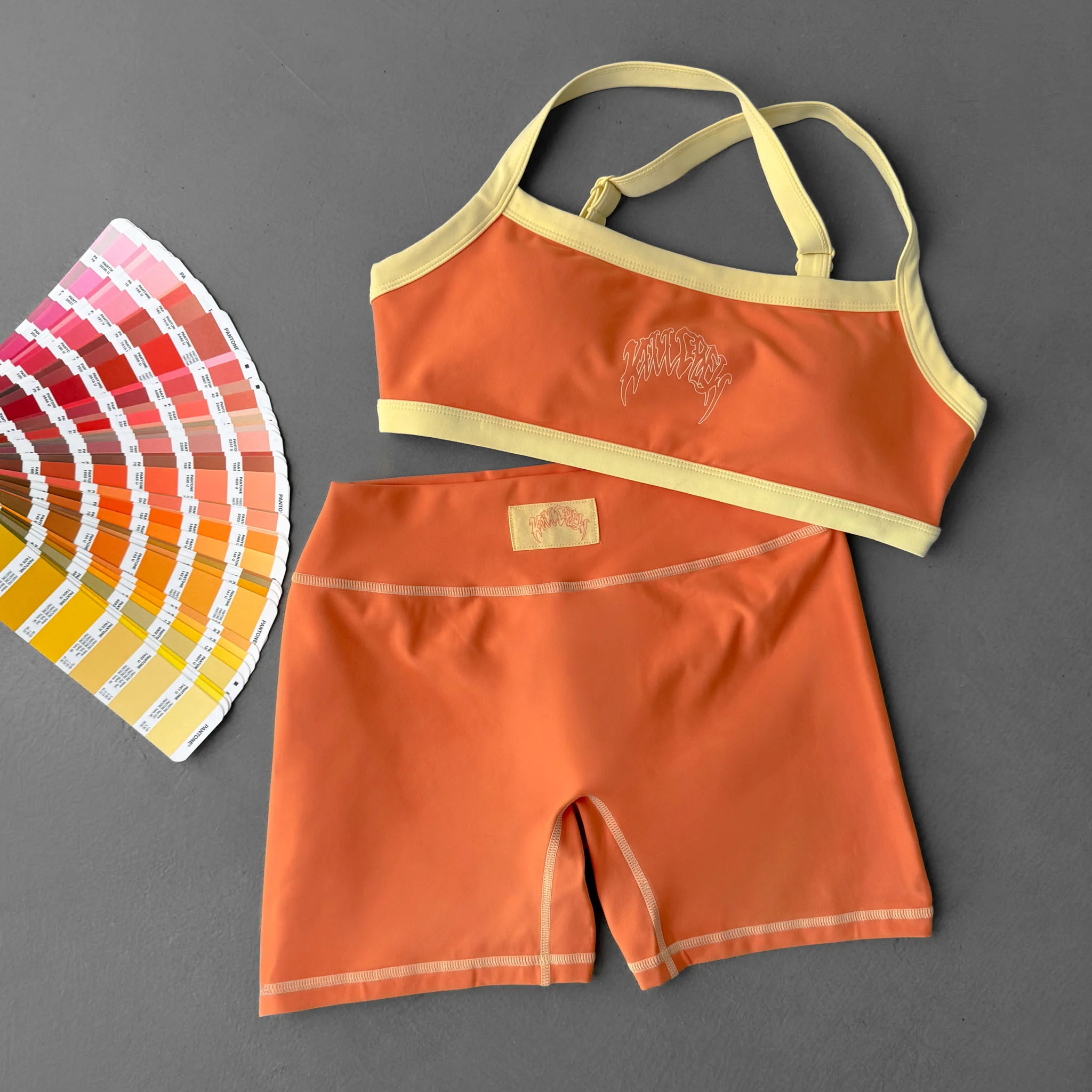 COLOR BLOCK SPORTS BRA - ORANGE - Image 4