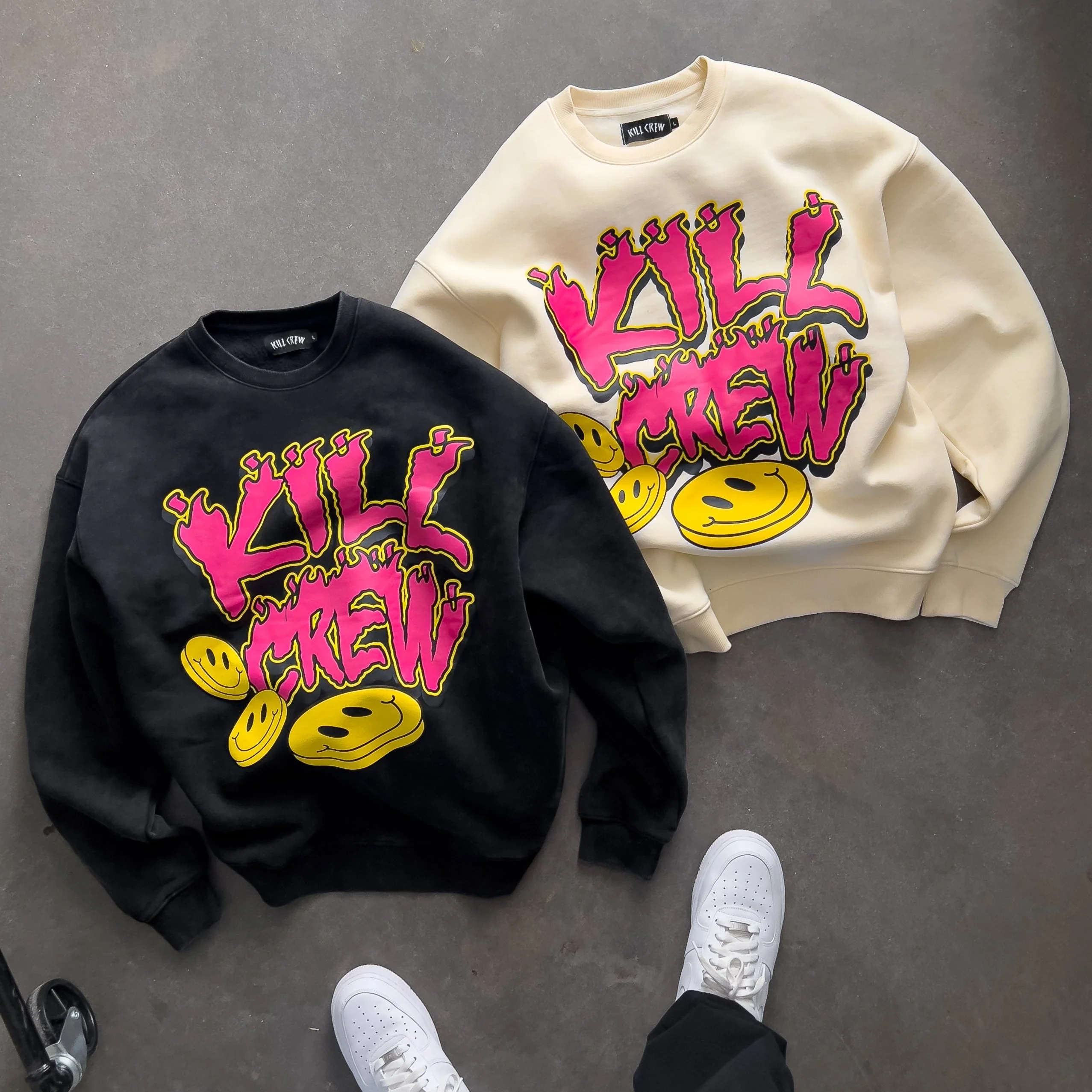 OVERSIZED LUX "HAPPY PILLS" CREW NECK - BLACK - Image 3