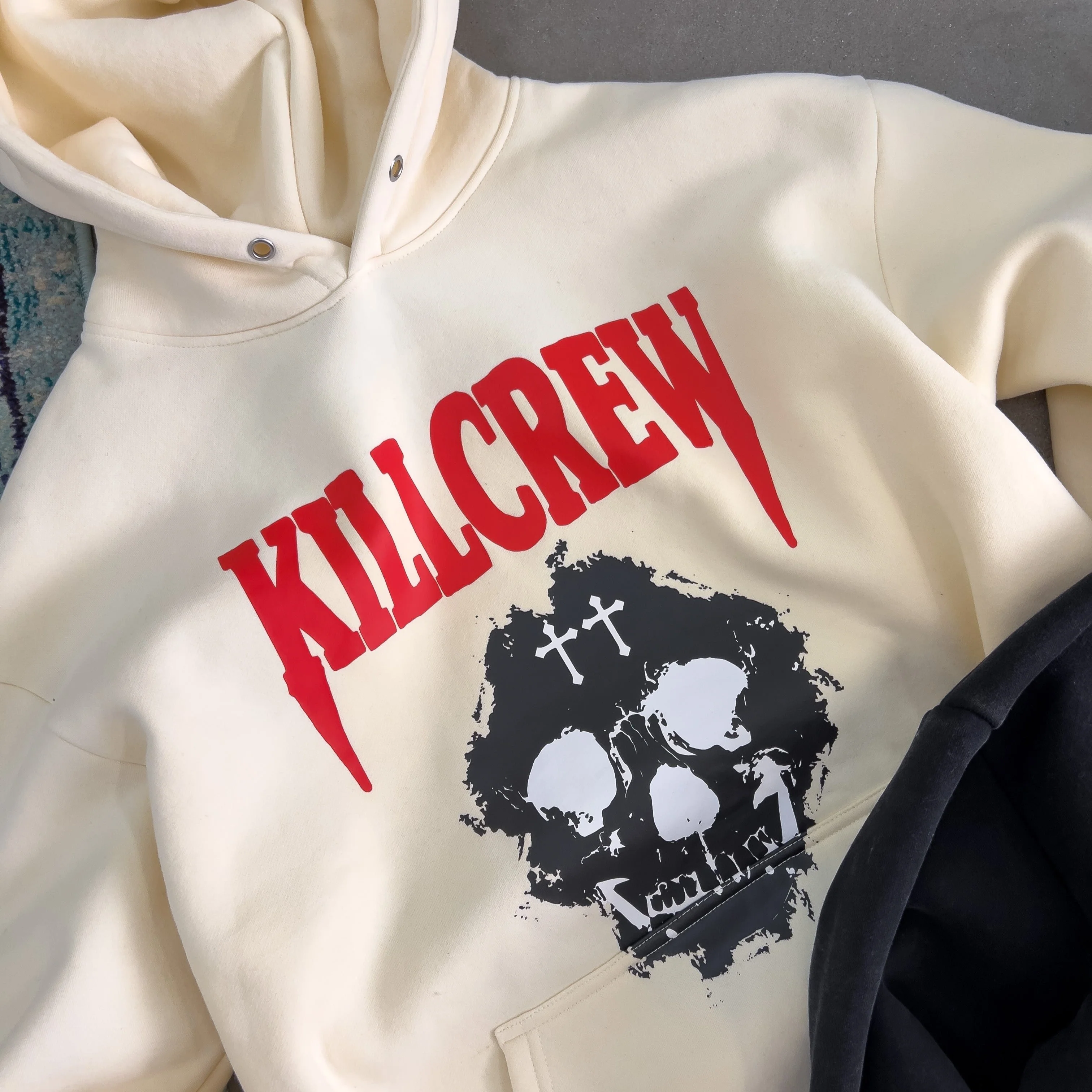OVERSIZED LUX "KILL CREW SKULL" HOODIE - CREAM / RED - Image 4