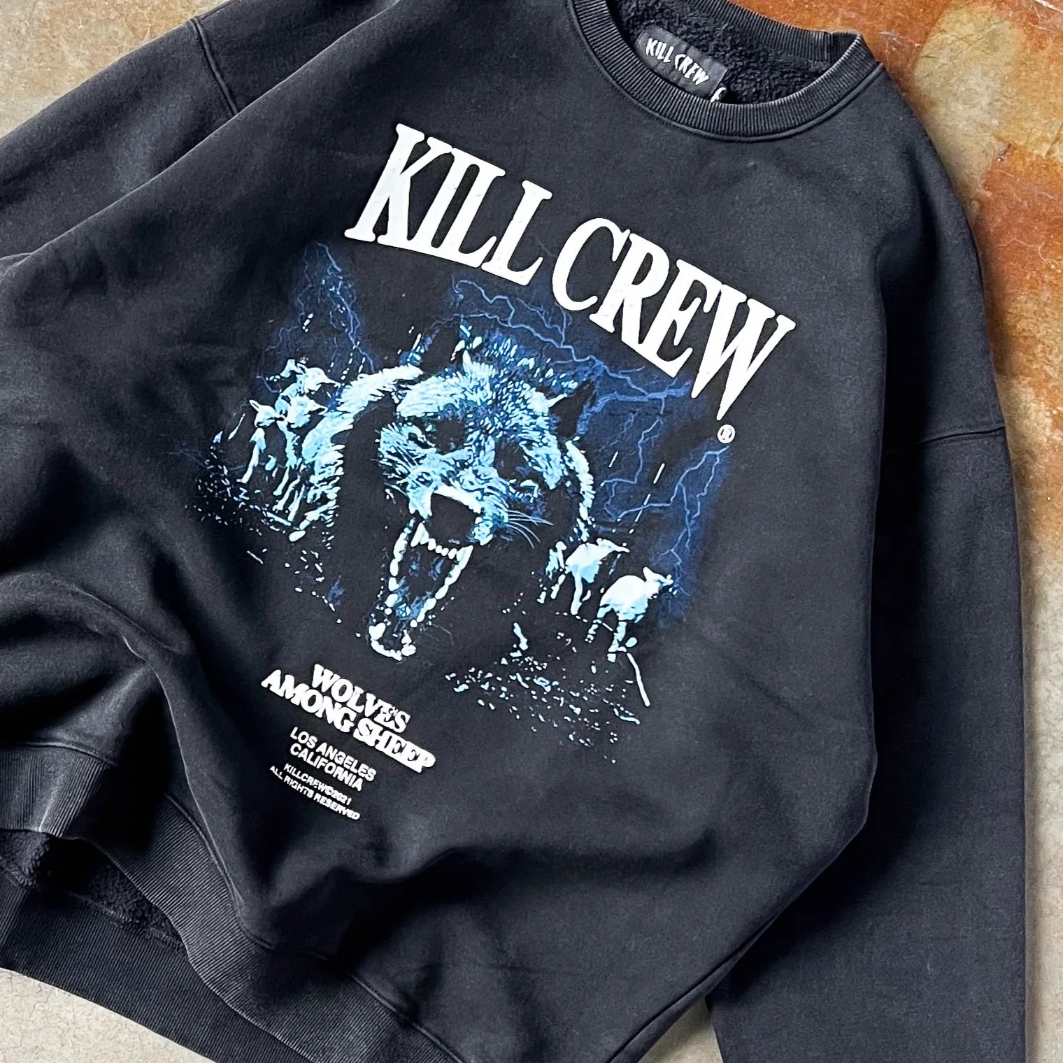 OVERSIZED LUX MIDST OF WOLVES CREW NECK - BLACK - Image 3