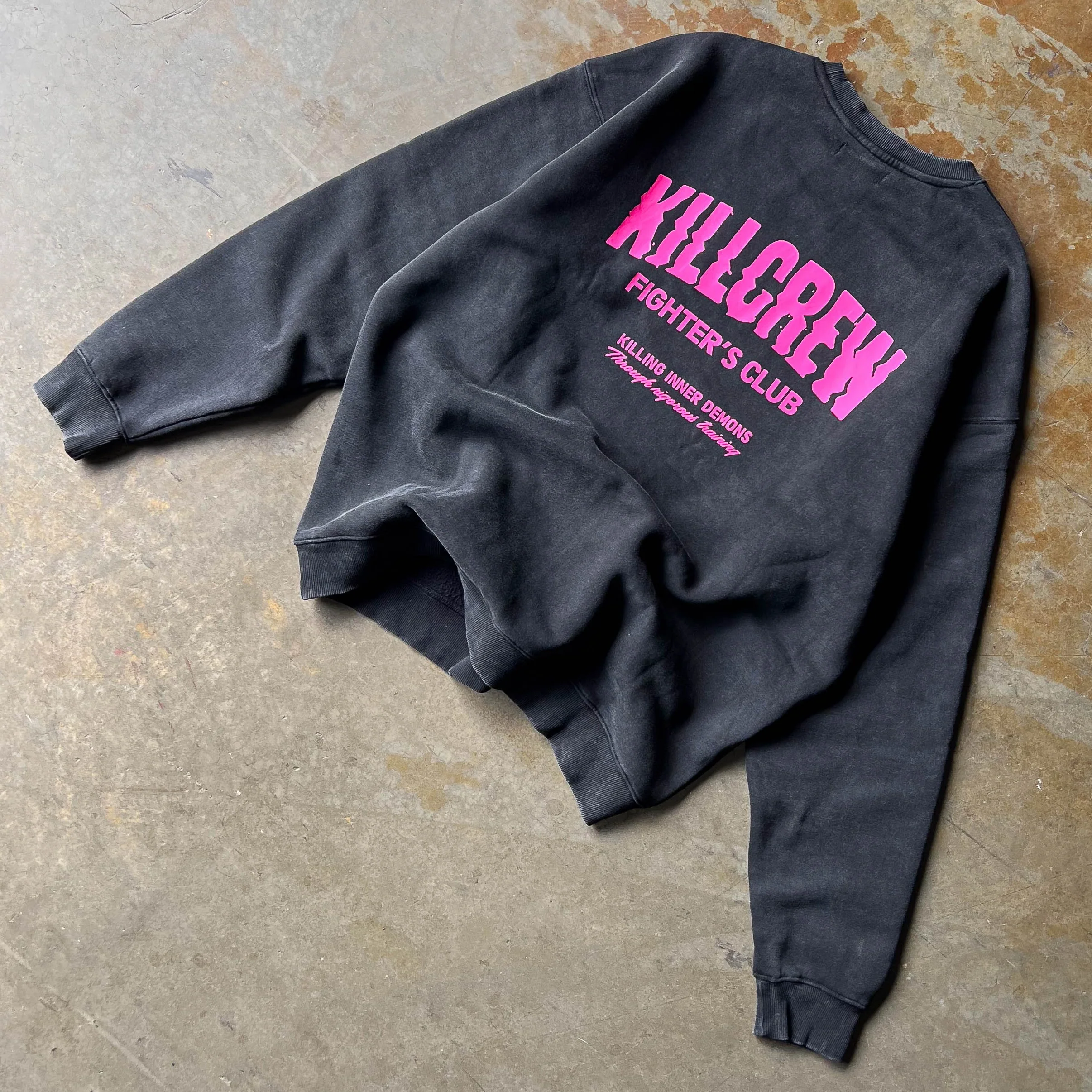 OVERSIZED LUX RIGOROUS TRAINING CREW NECK - BLACK / PINK - Image 3