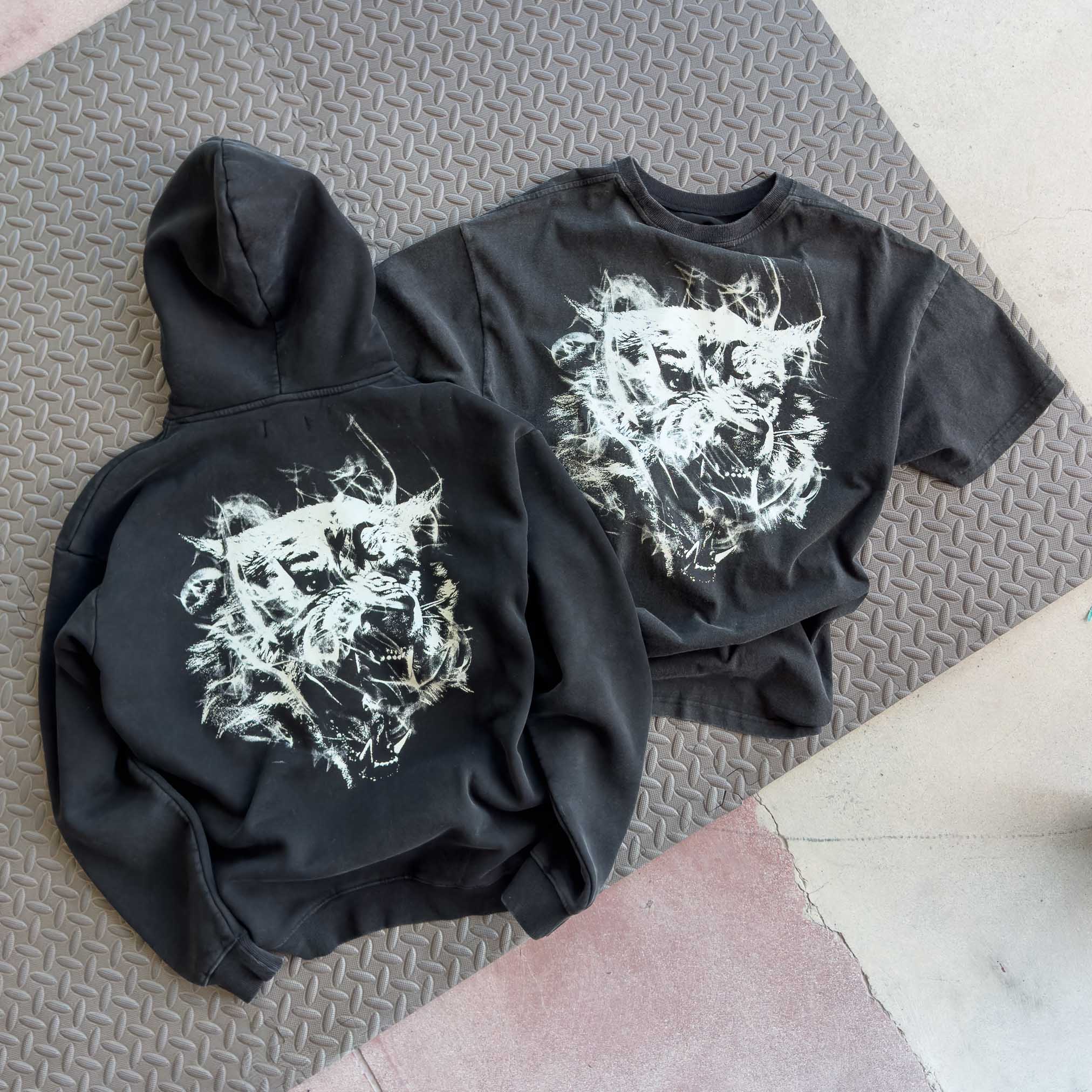 OVERSIZED LUX "SMOKE WOLF" HOODIE - BLACK - Image 4
