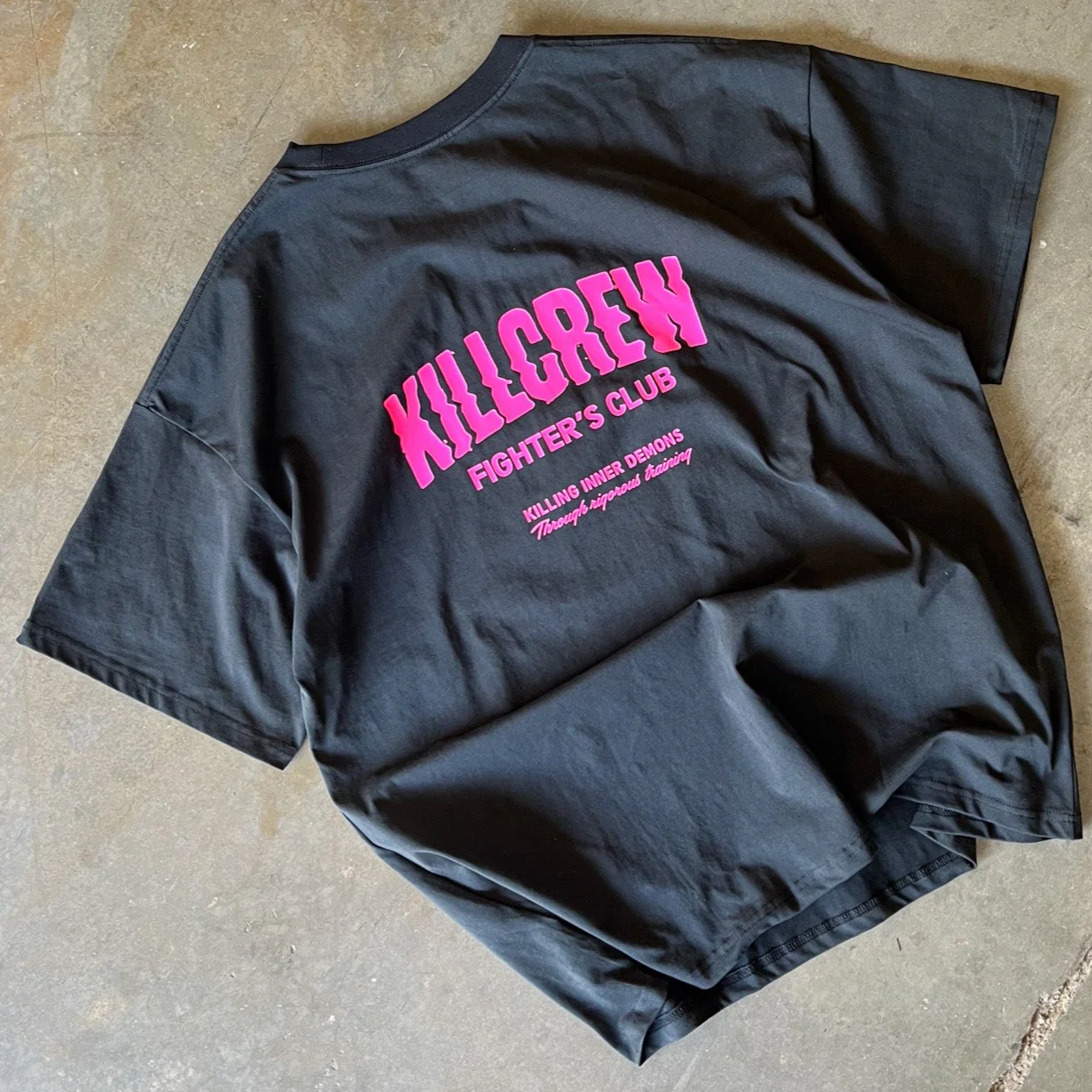RELAXED FIT RIGOROUS TRAINING T-SHIRT - BLACK / PINK - Image 3