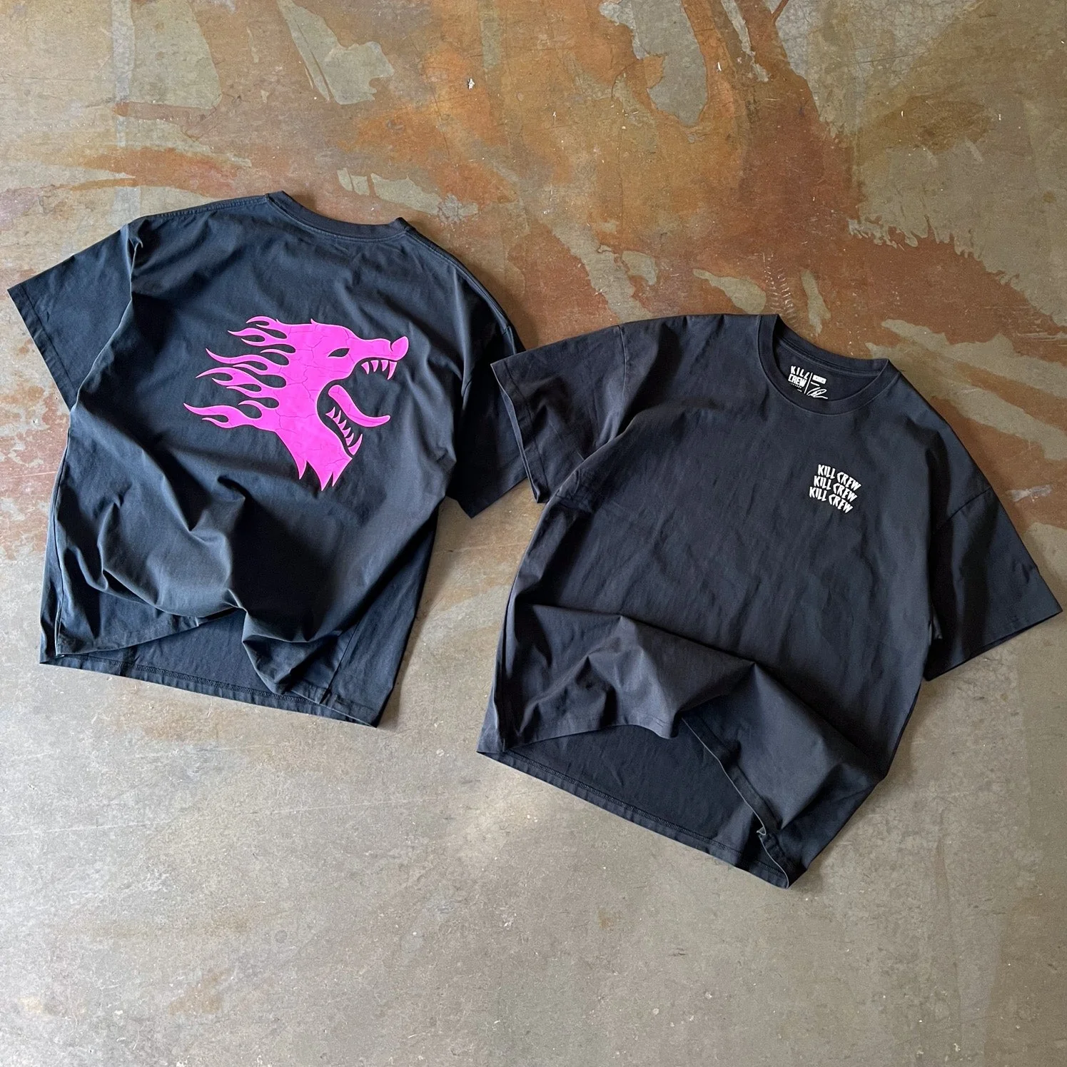 OVERSIZED WAR WOLF T-SHIRT - BLACK / PINK - Image 4