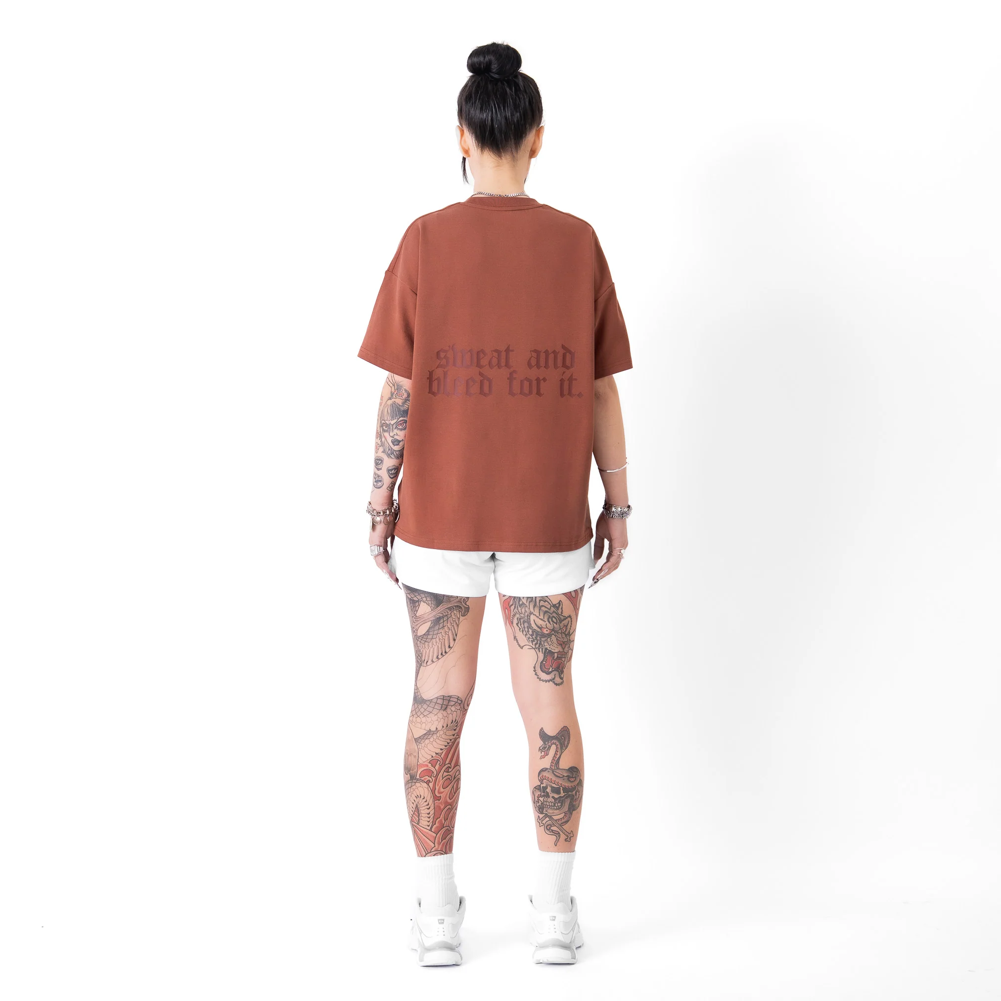 RELAXED FIT NATURAL COTTON "SWEAT & BLEED" T-SHIRT - BROWN - Image 3