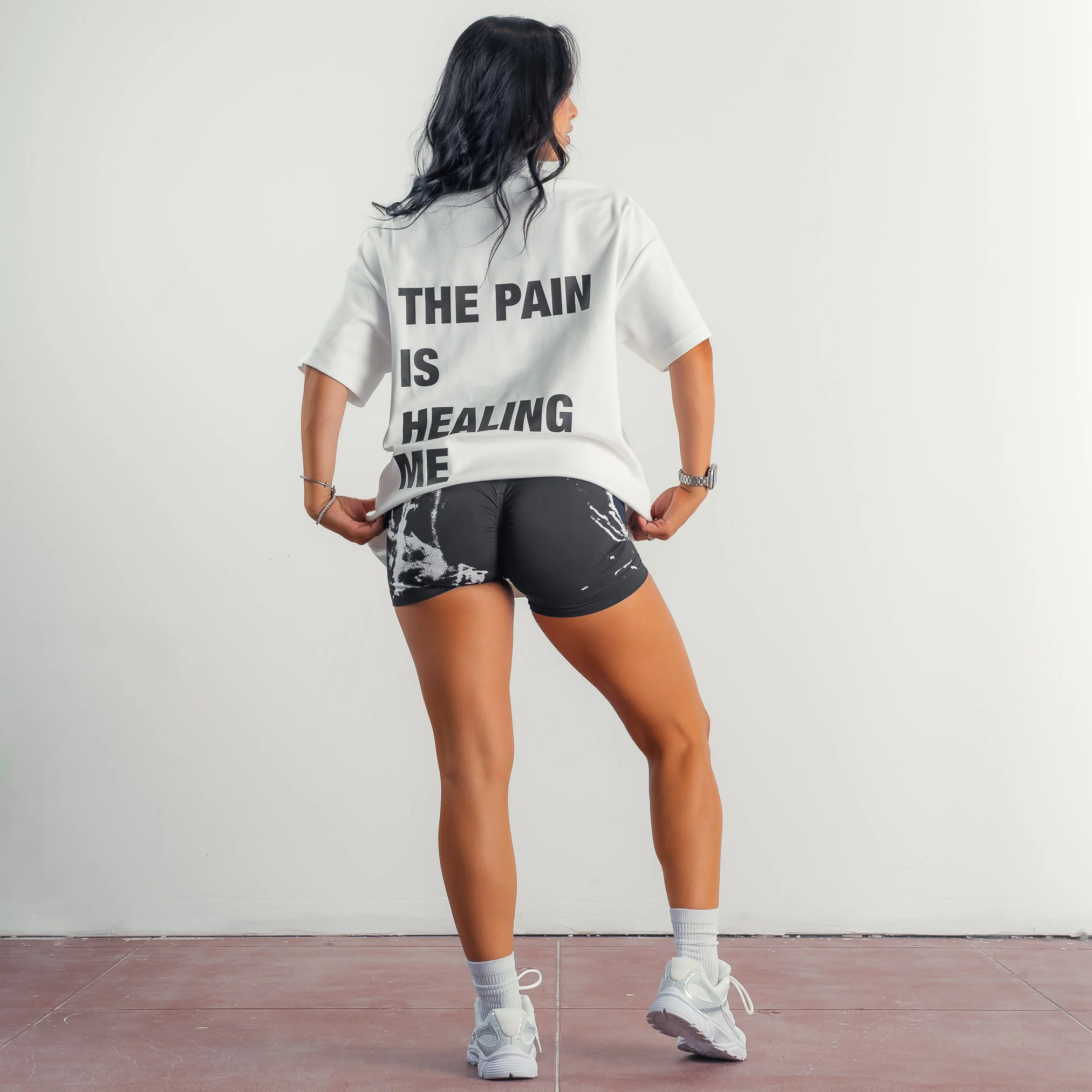 RELAXED FIT NATURAL COTTON "THE PAIN" T-SHIRT - WHITE - Image 3