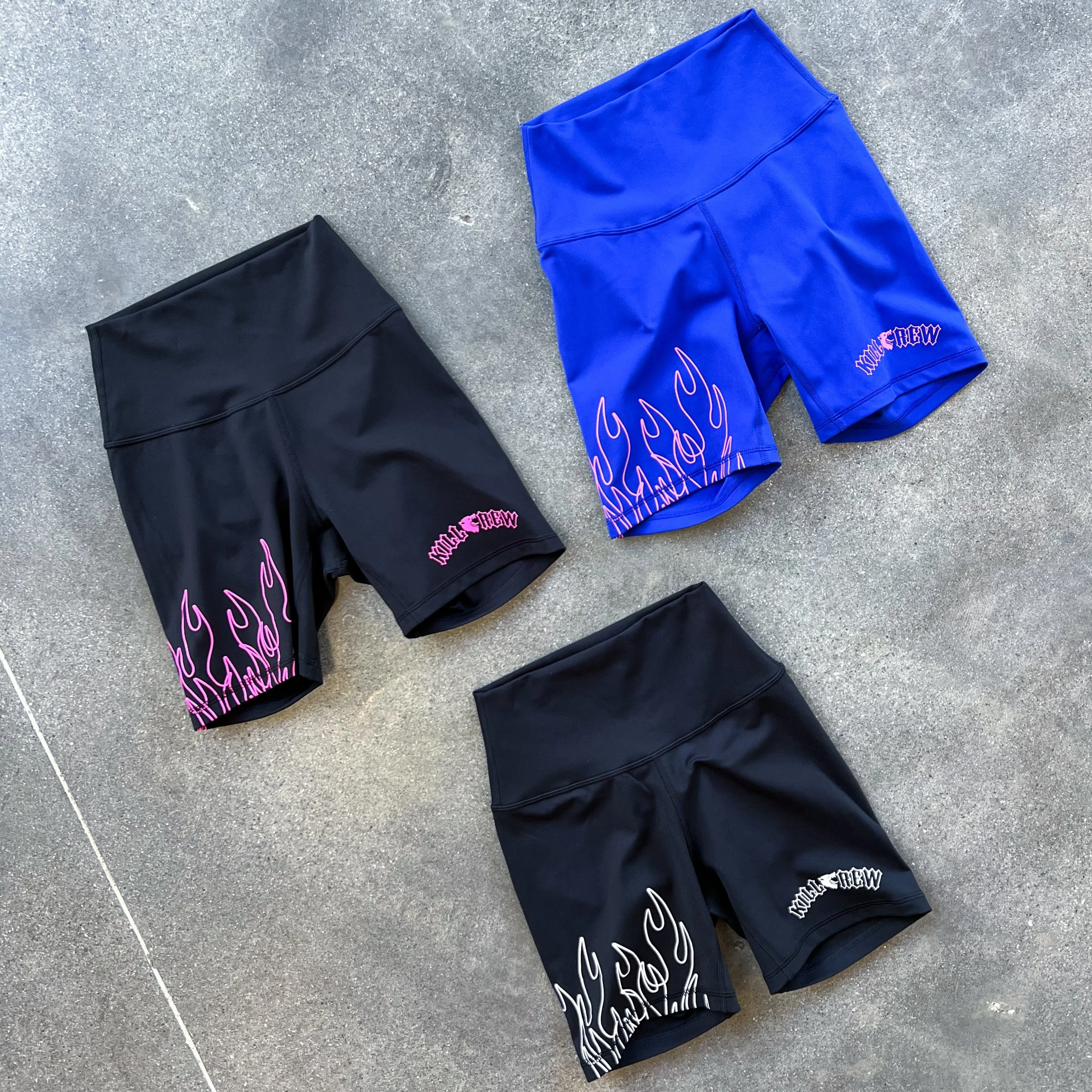 SCRUNCH FLAMES BIKER SHORTS - BLACK / PINK - Image 5