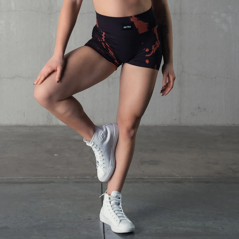SEAMLESS SPLATTER BIKER SHORTS - BLACK / RED - Image 4