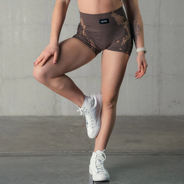 SEAMLESS SPLATTER BIKER SHORTS - BROWN / TAN - Image 3