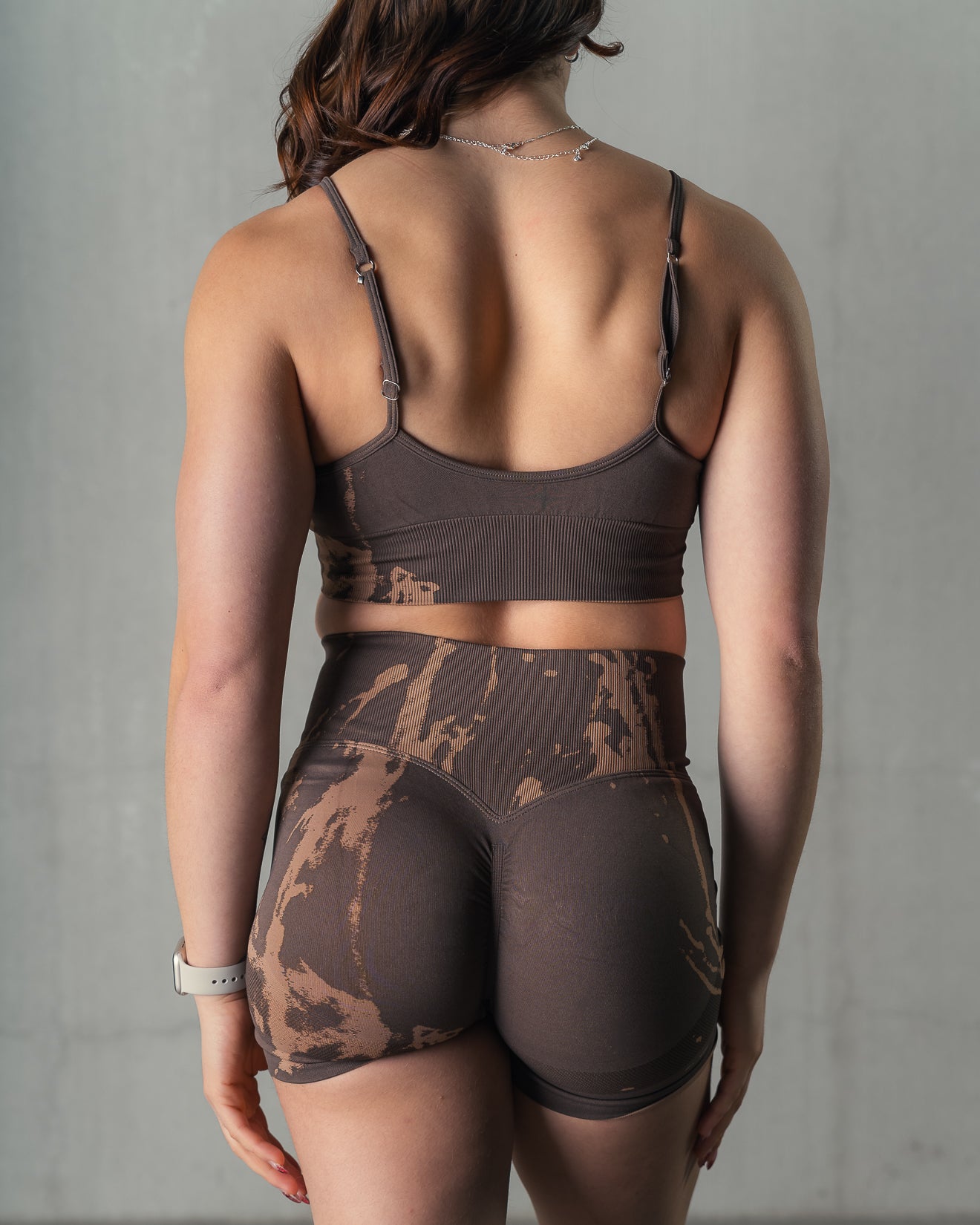 SEAMLESS SPLATTER BIKER SHORTS - BROWN / TAN - Image 4