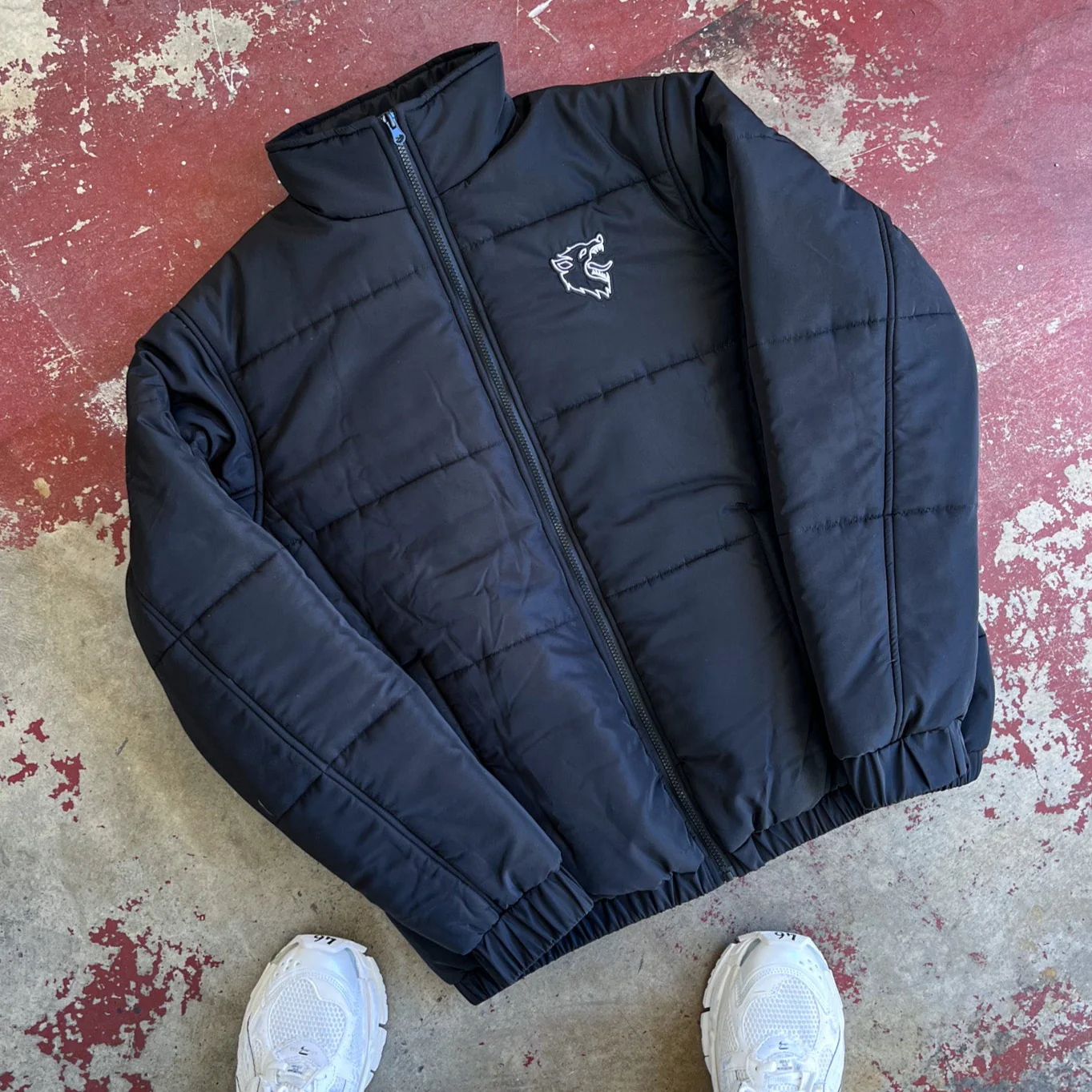 WOLF PUFFER JACKET - BLACK / WHITE - Image 2