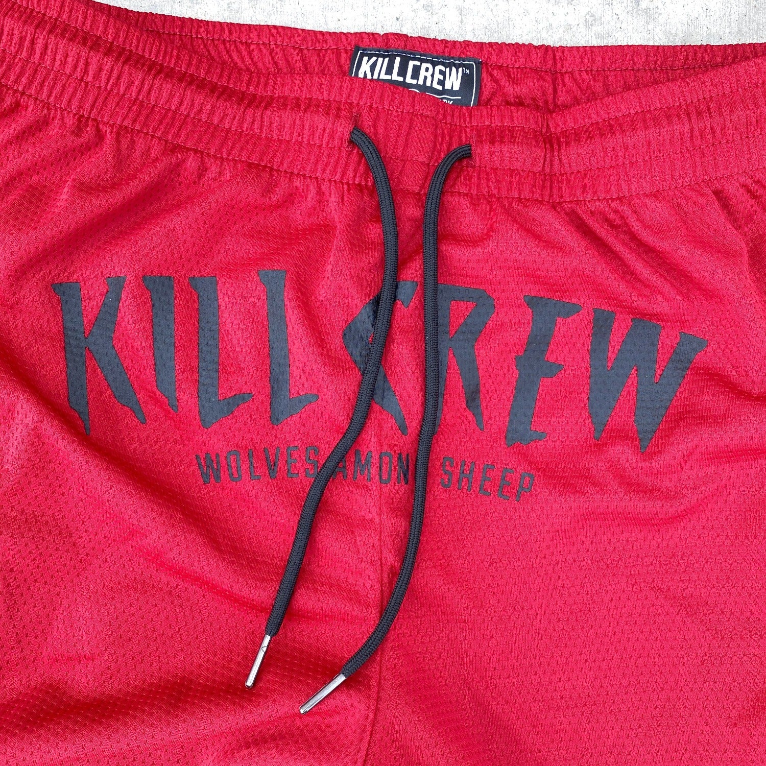 RELAXED CUT SHORTS WOLVES - RED - Image 3